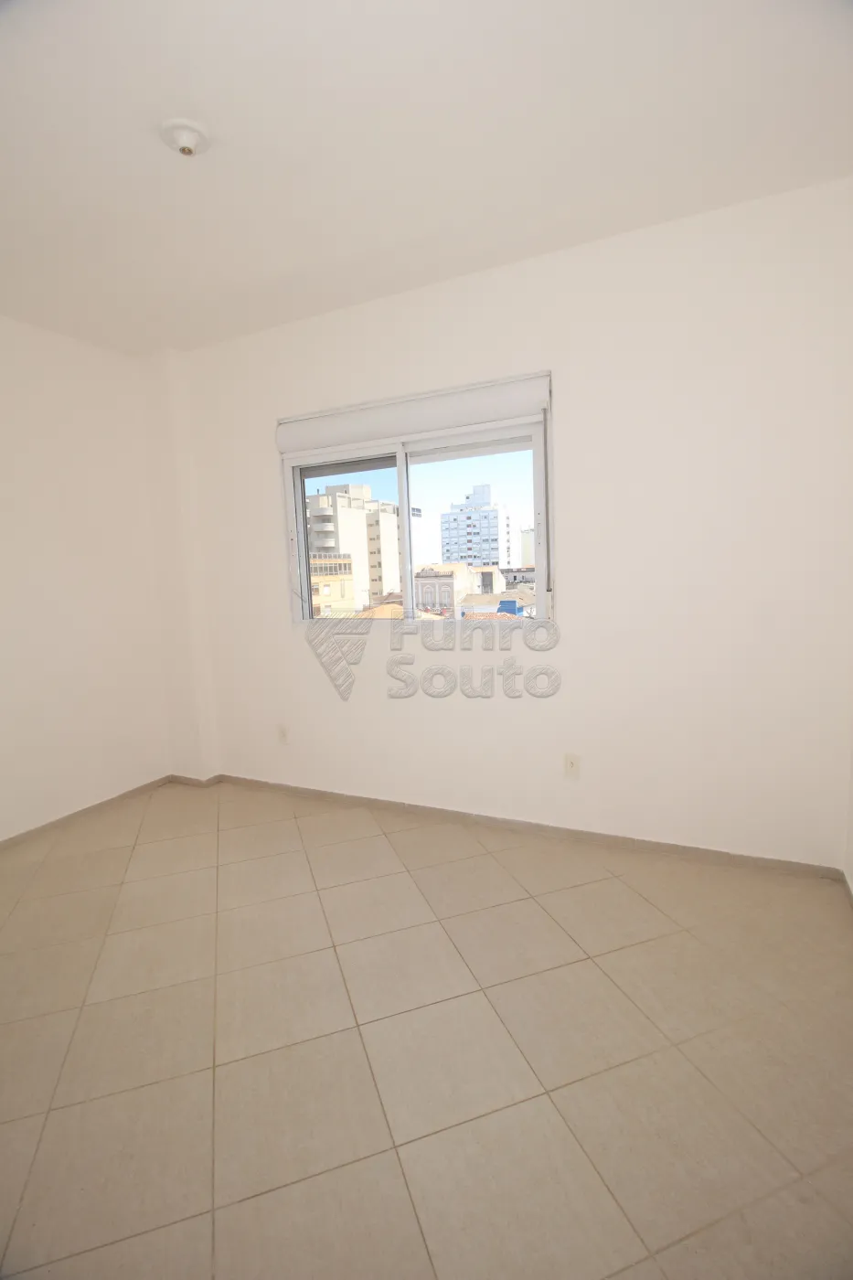 Alugar Apartamento / Padrão em Pelotas R$ 950,00 - Foto 11