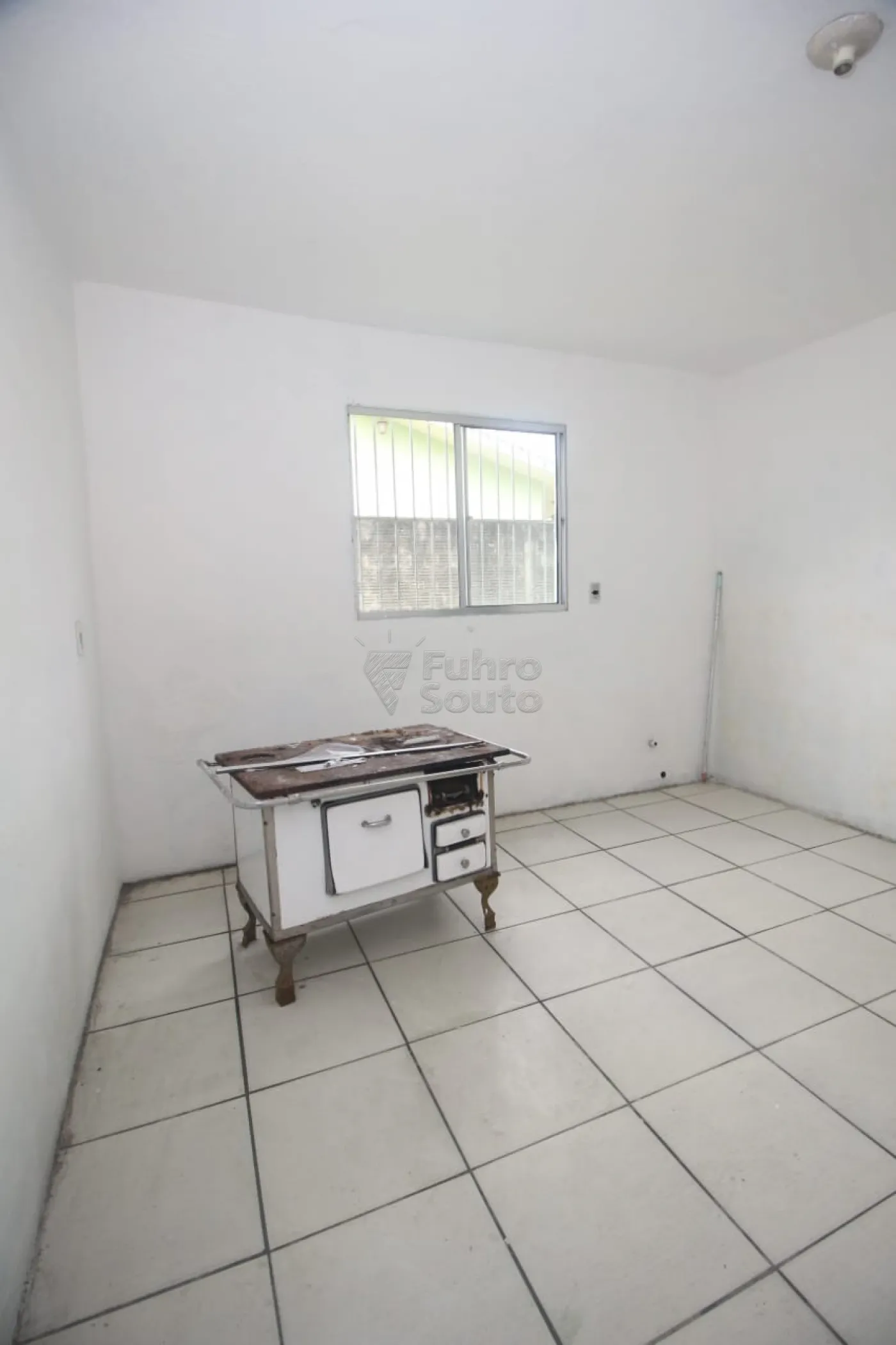 Alugar Casa / Padrão em Pelotas R$ 900,00 - Foto 14