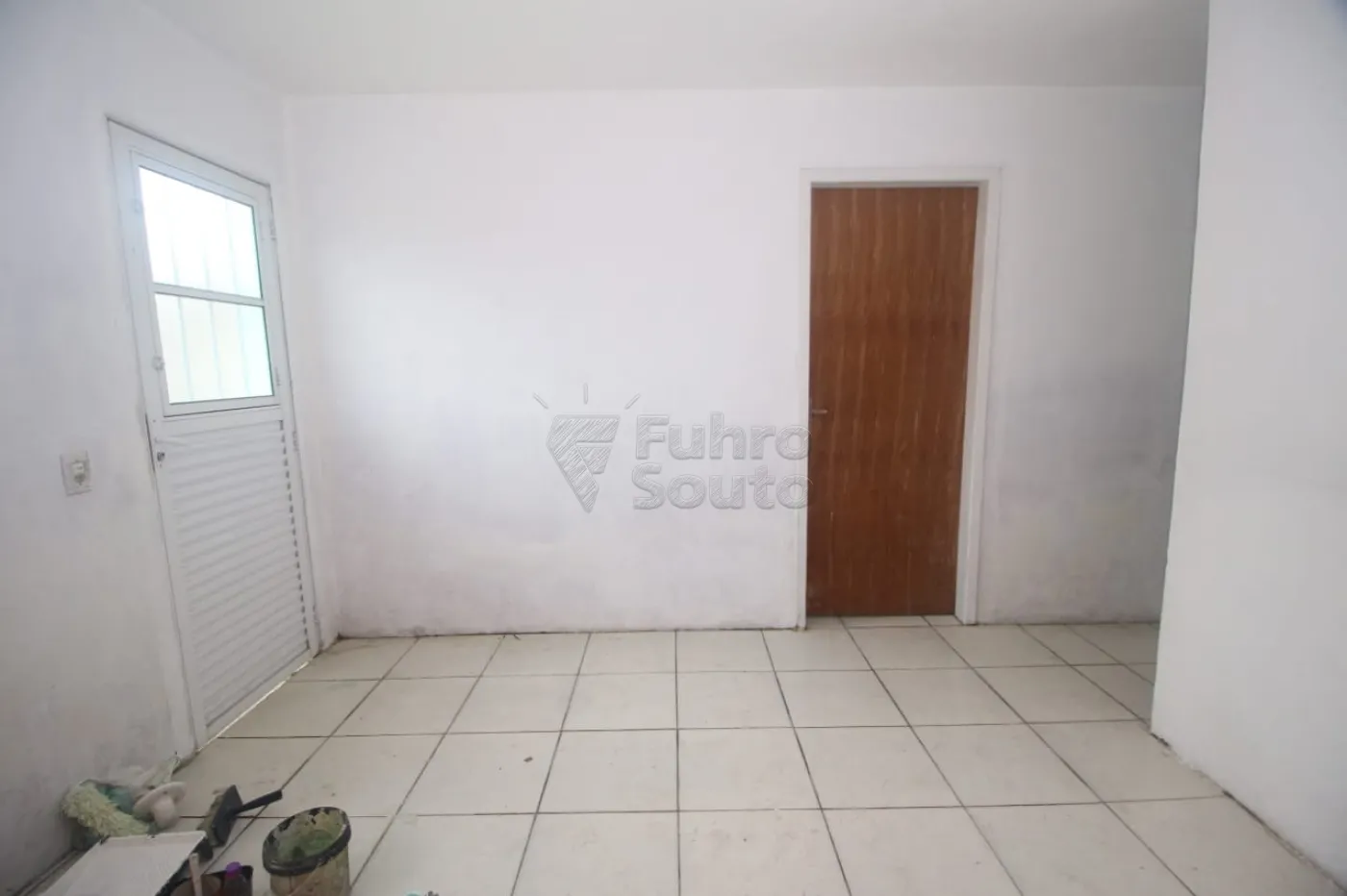 Alugar Casa / Padrão em Pelotas R$ 900,00 - Foto 4