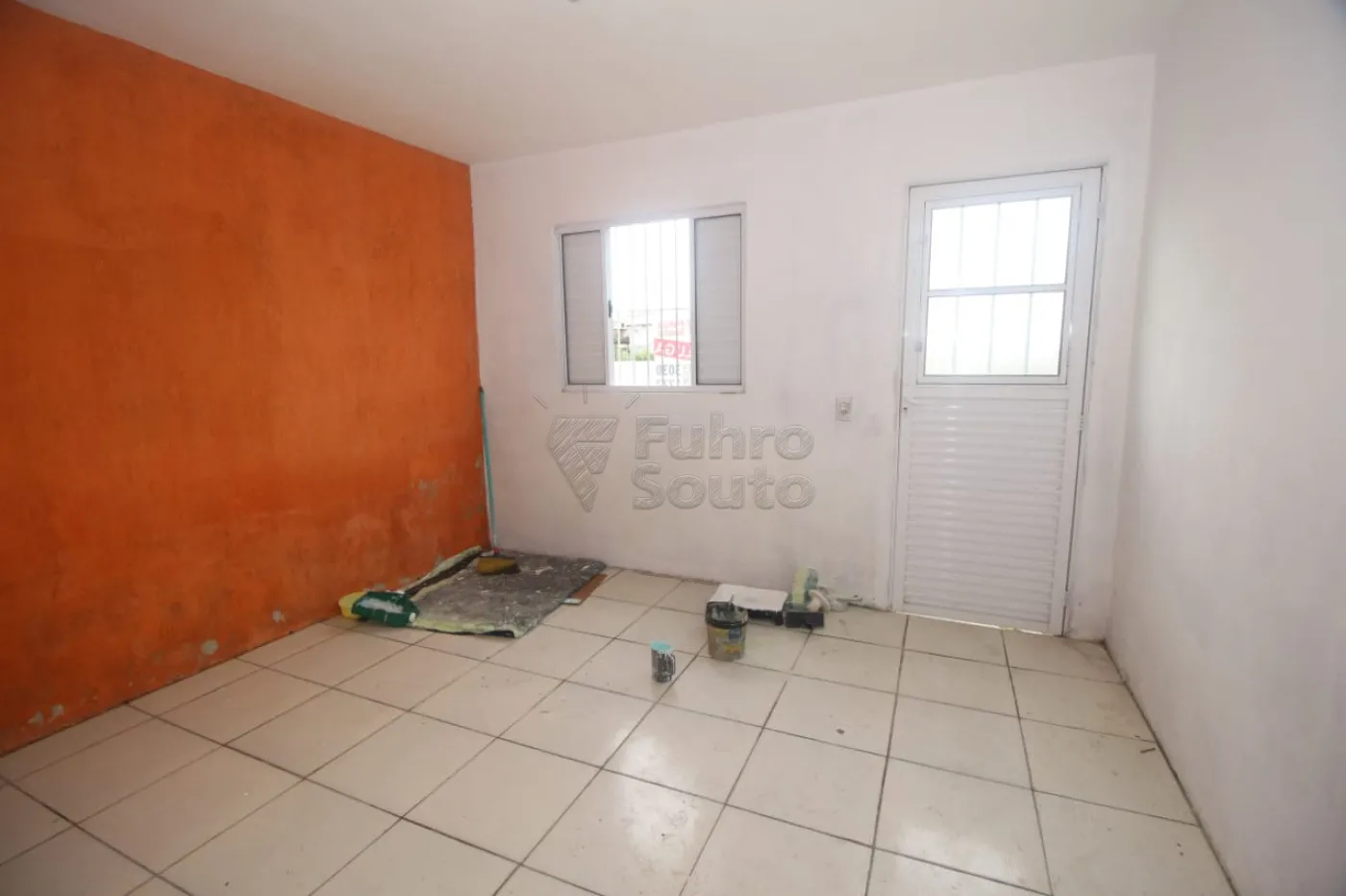 Alugar Casa / Padrão em Pelotas R$ 900,00 - Foto 1