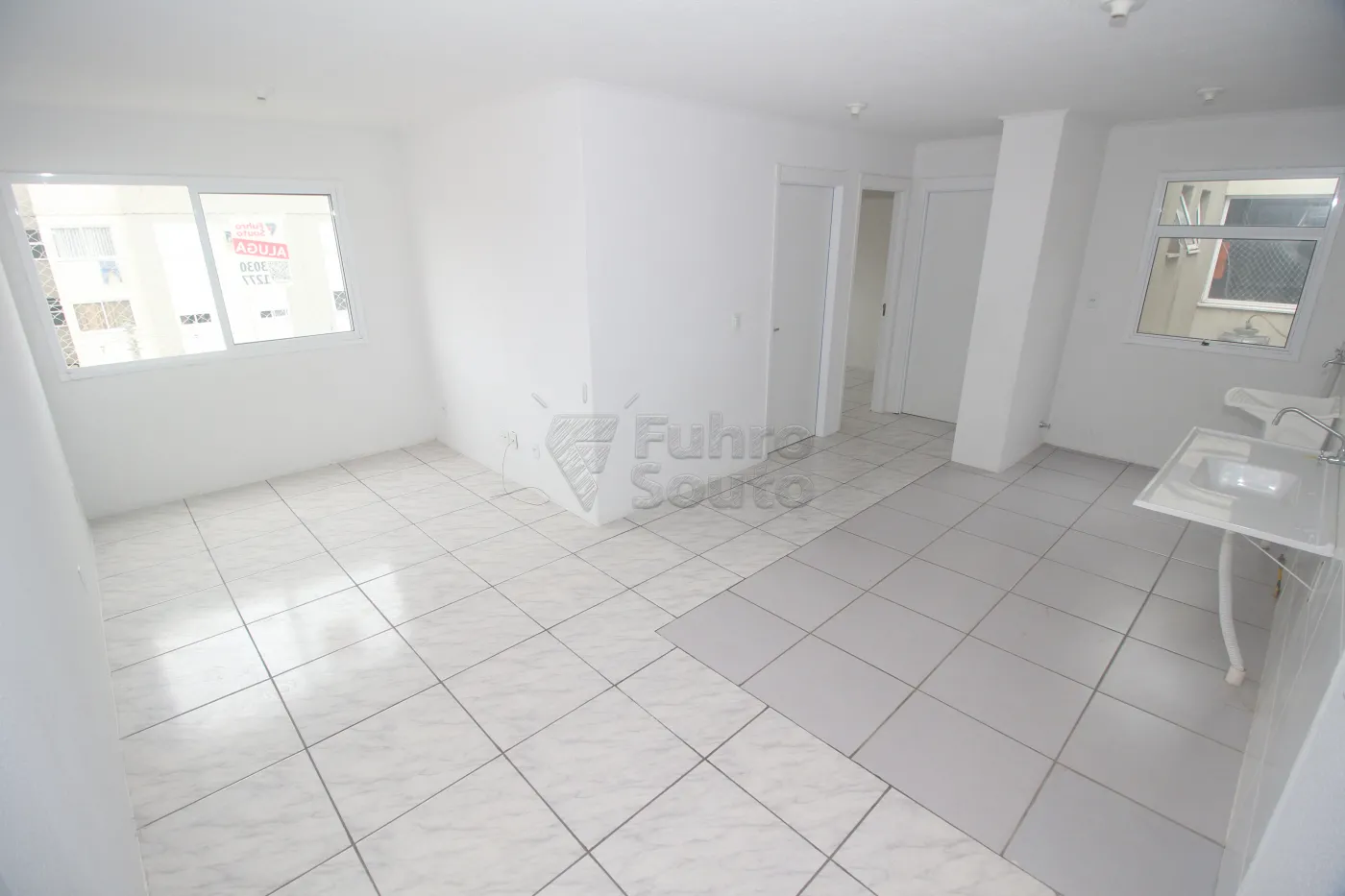 Alugar Apartamento / Padrão em Pelotas R$ 500,00 - Foto 1