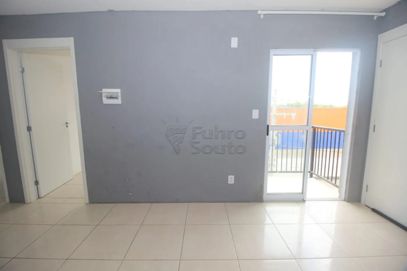 Alugar Apartamento / Padrão em Pelotas R$ 800,00 - Foto 2