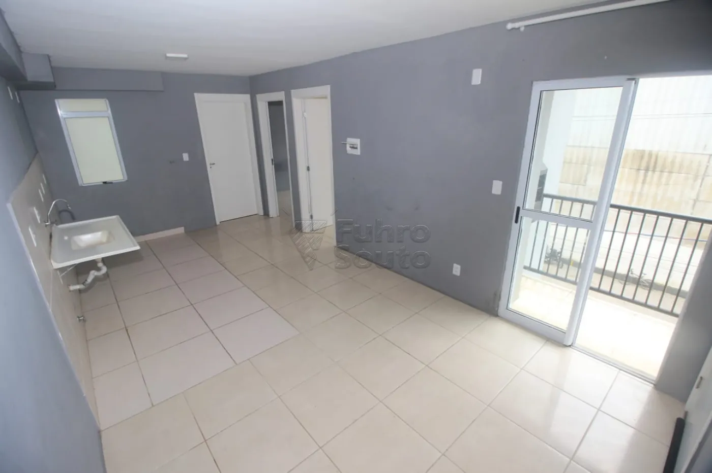 Alugar Apartamento / Padrão em Pelotas R$ 800,00 - Foto 1