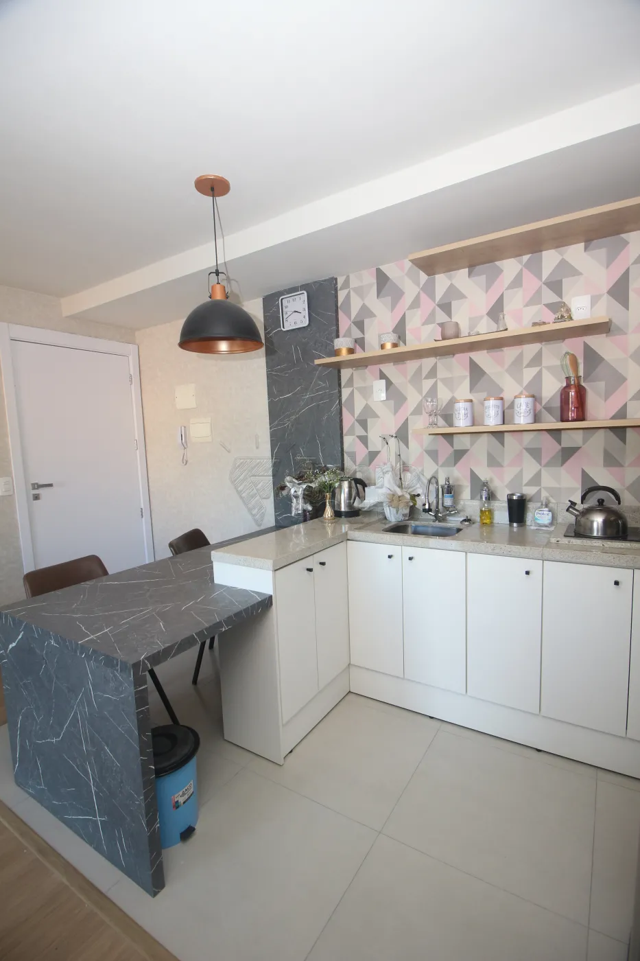 Alugar Apartamento / Padrão em Pelotas R$ 2.000,00 - Foto 8