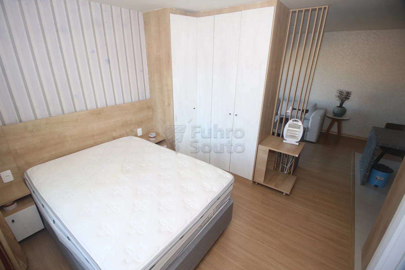 Alugar Apartamento / Padrão em Pelotas R$ 2.000,00 - Foto 12