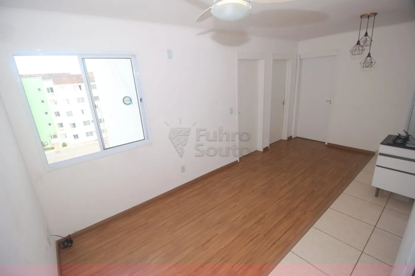 Alugar Apartamento / Padrão em Pelotas R$ 650,00 - Foto 1