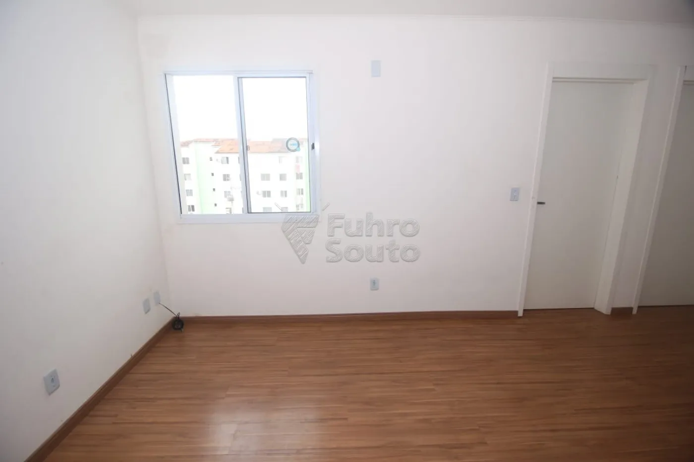 Alugar Apartamento / Padrão em Pelotas R$ 650,00 - Foto 2