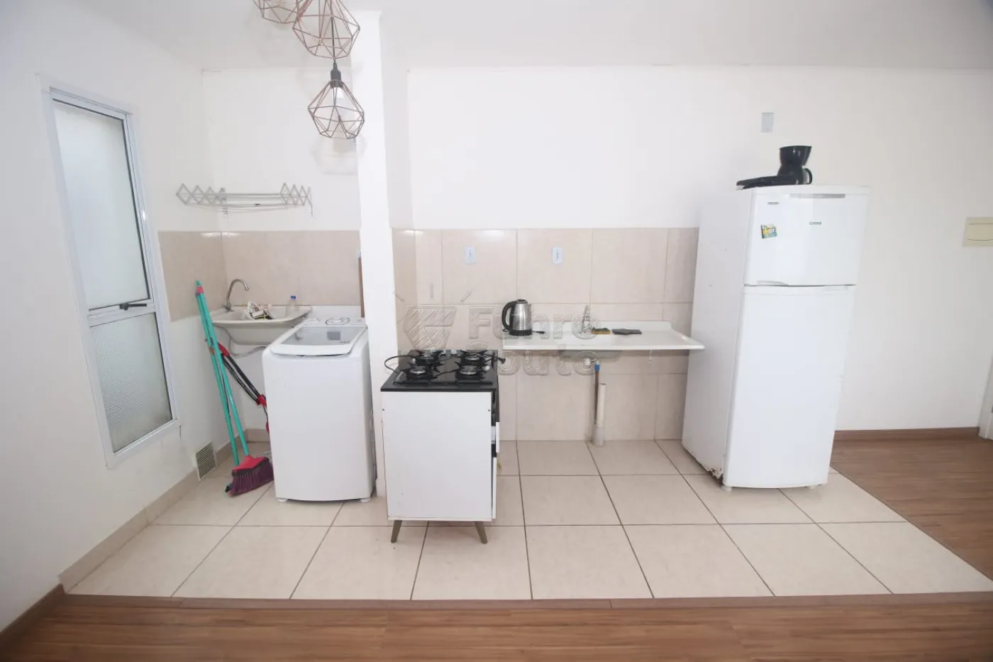 Alugar Apartamento / Padrão em Pelotas R$ 650,00 - Foto 4