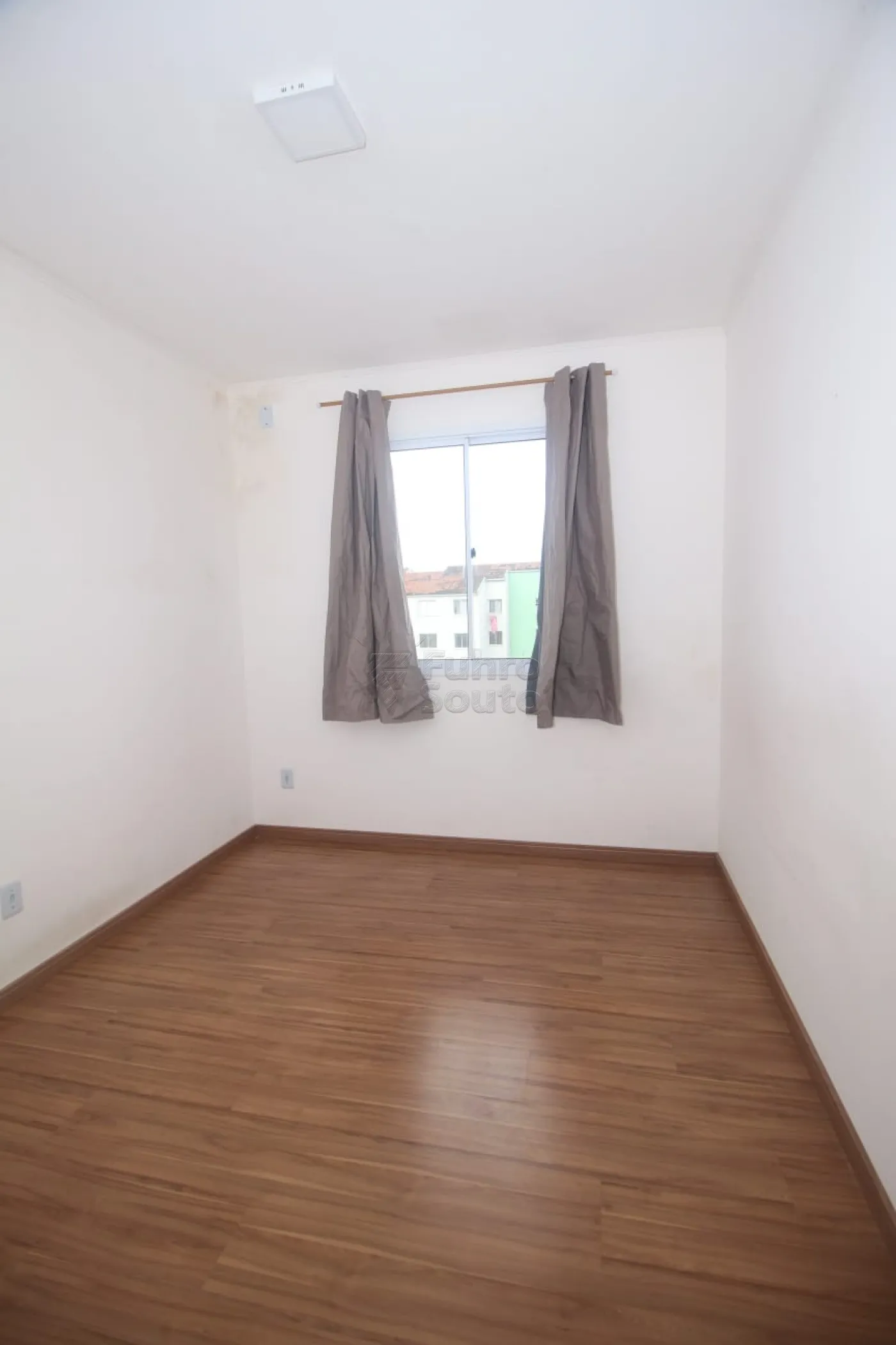 Alugar Apartamento / Padrão em Pelotas R$ 650,00 - Foto 8