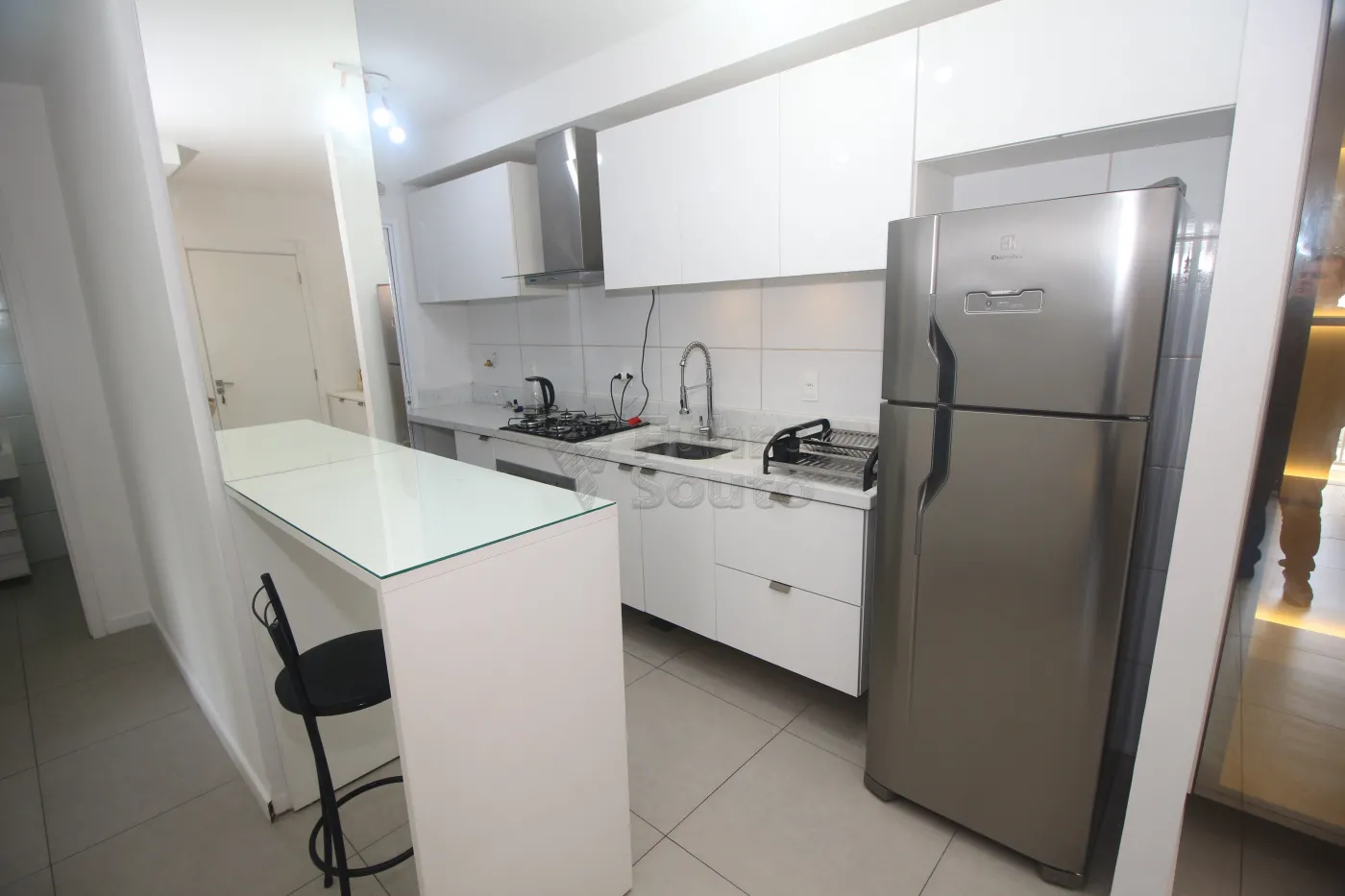 Alugar Apartamento / Padrão em Pelotas R$ 2.400,00 - Foto 6