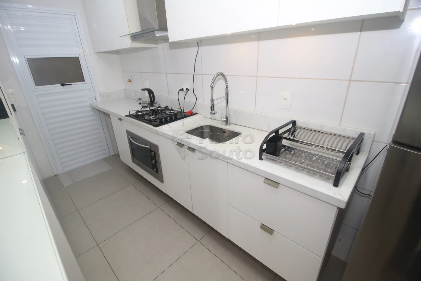 Alugar Apartamento / Padrão em Pelotas R$ 2.400,00 - Foto 7