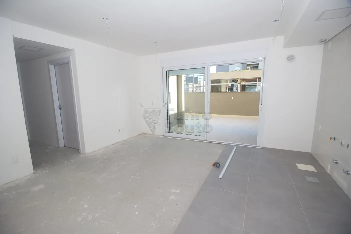 Alugar Apartamento / Padrão em Pelotas R$ 2.300,00 - Foto 1