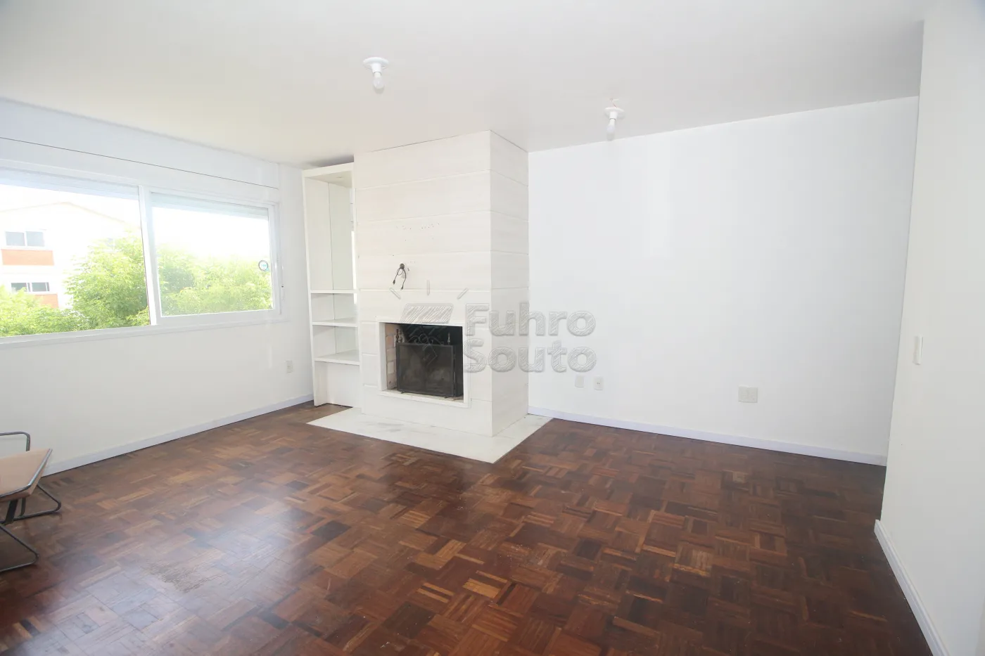 Alugar Apartamento / Padrão em Pelotas R$ 1.650,00 - Foto 2