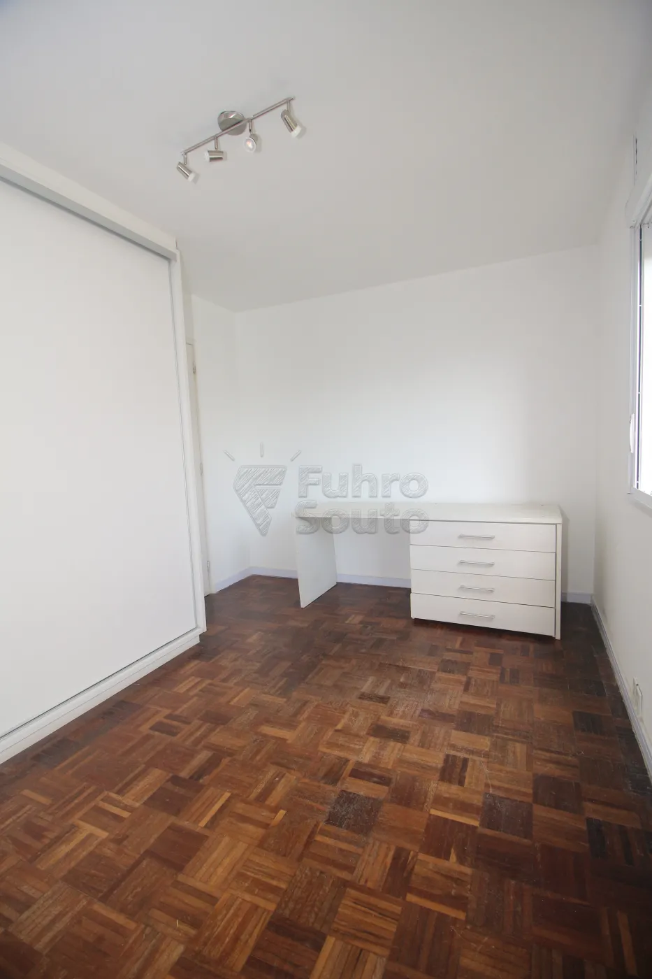 Alugar Apartamento / Padrão em Pelotas R$ 1.650,00 - Foto 9