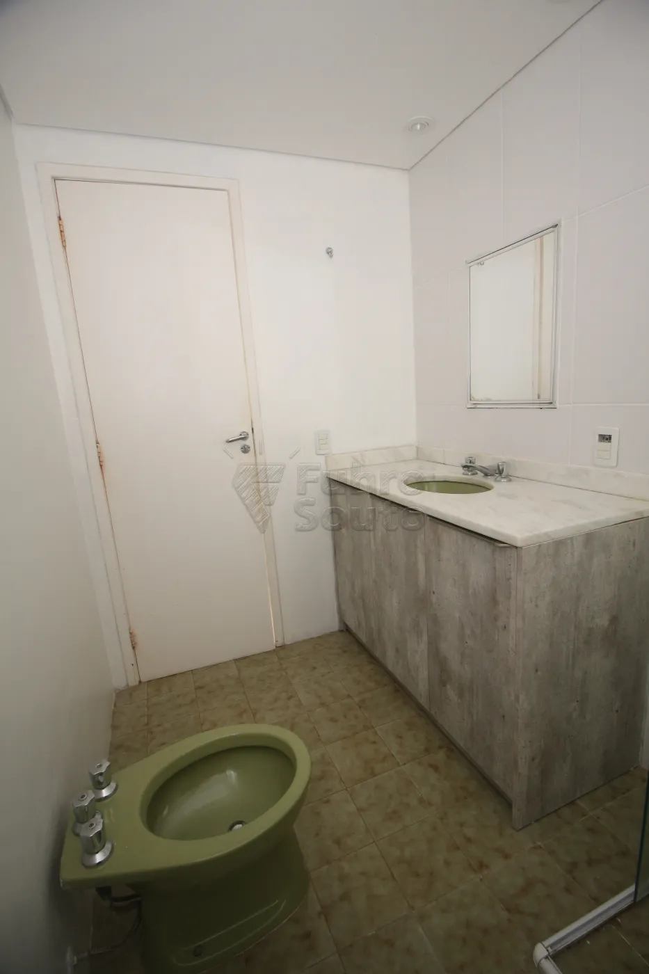 Alugar Apartamento / Padrão em Pelotas R$ 1.650,00 - Foto 24