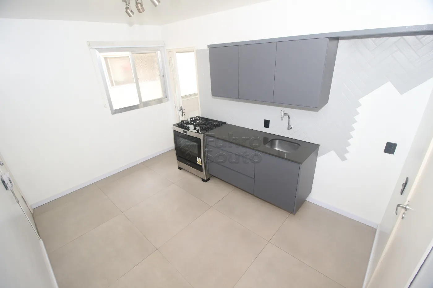 Alugar Apartamento / Padrão em Pelotas R$ 1.650,00 - Foto 26