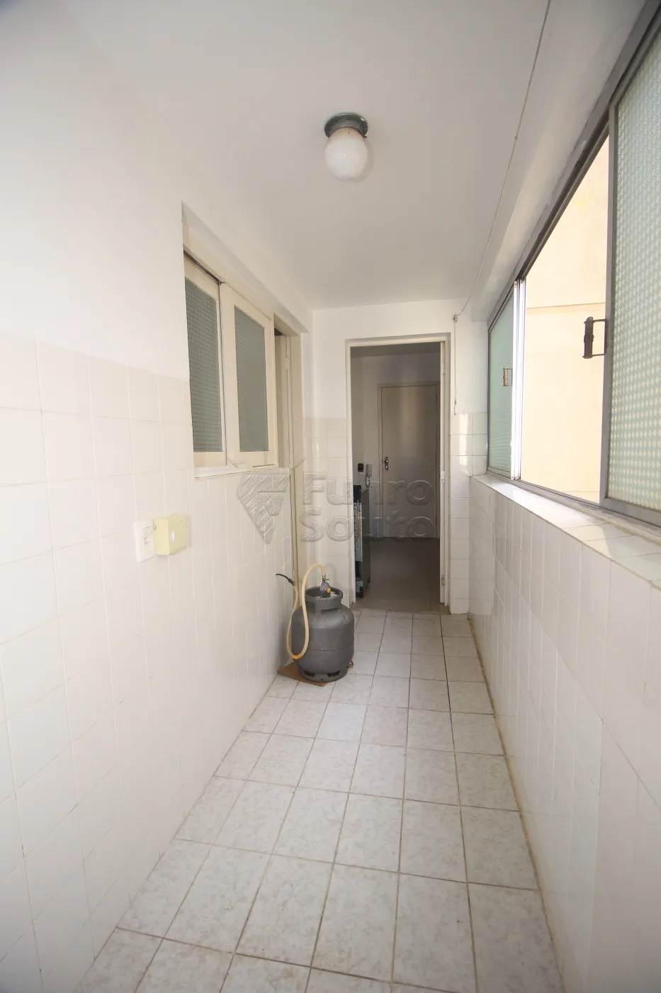 Alugar Apartamento / Padrão em Pelotas R$ 1.650,00 - Foto 35