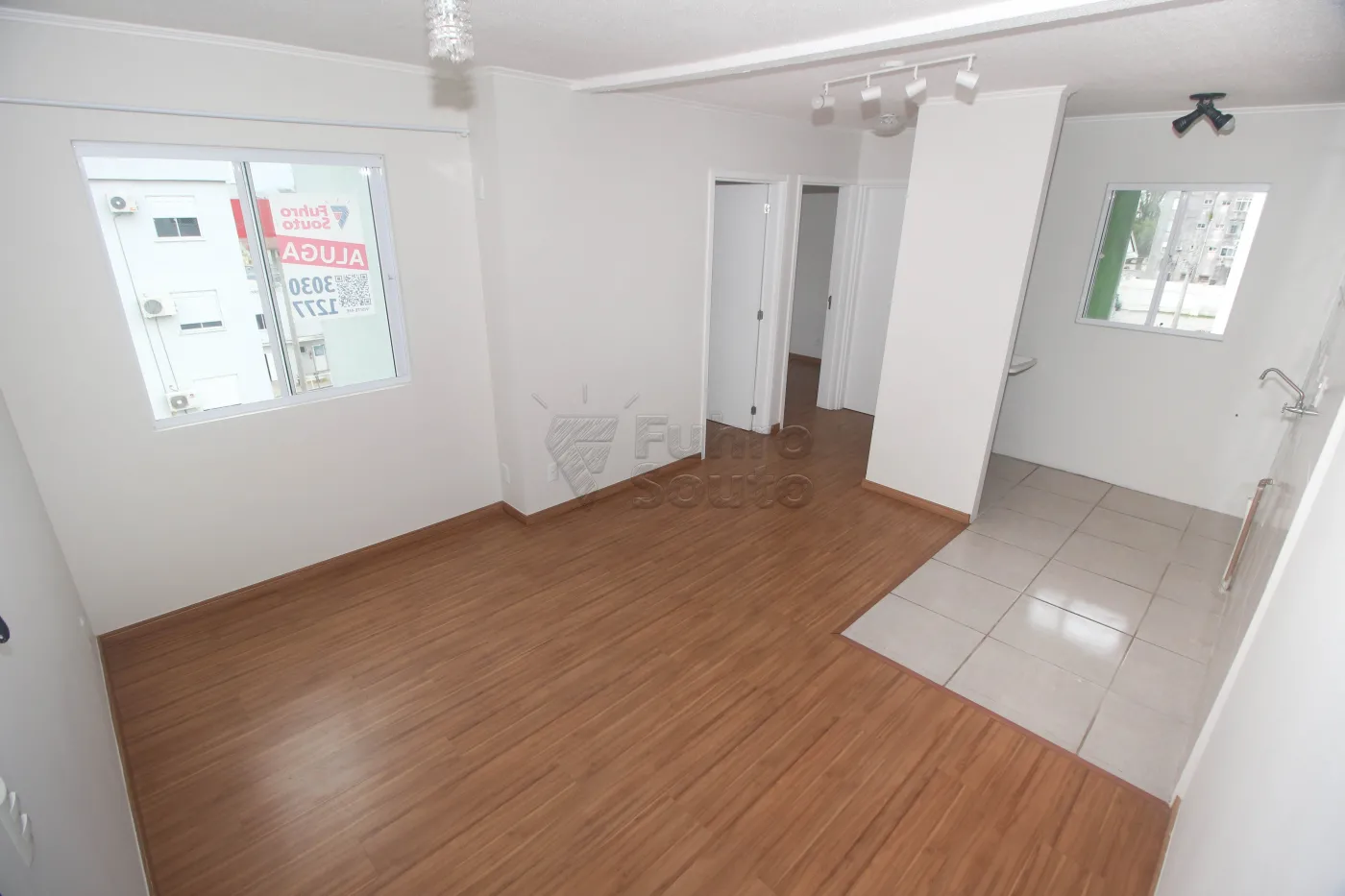 Alugar Apartamento / Padrão em Pelotas R$ 750,00 - Foto 1