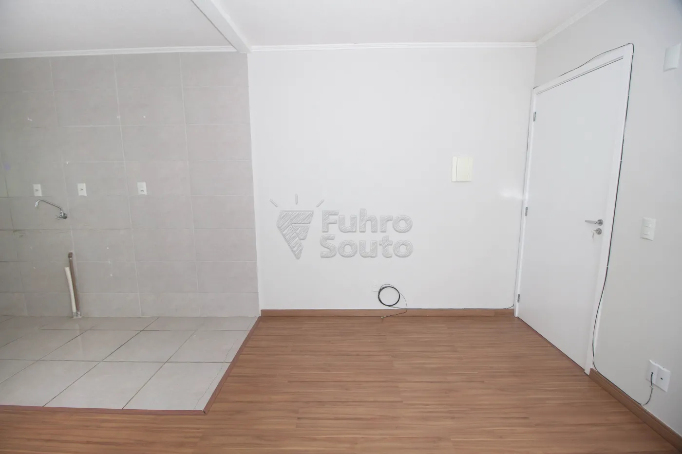 Alugar Apartamento / Padrão em Pelotas R$ 750,00 - Foto 2