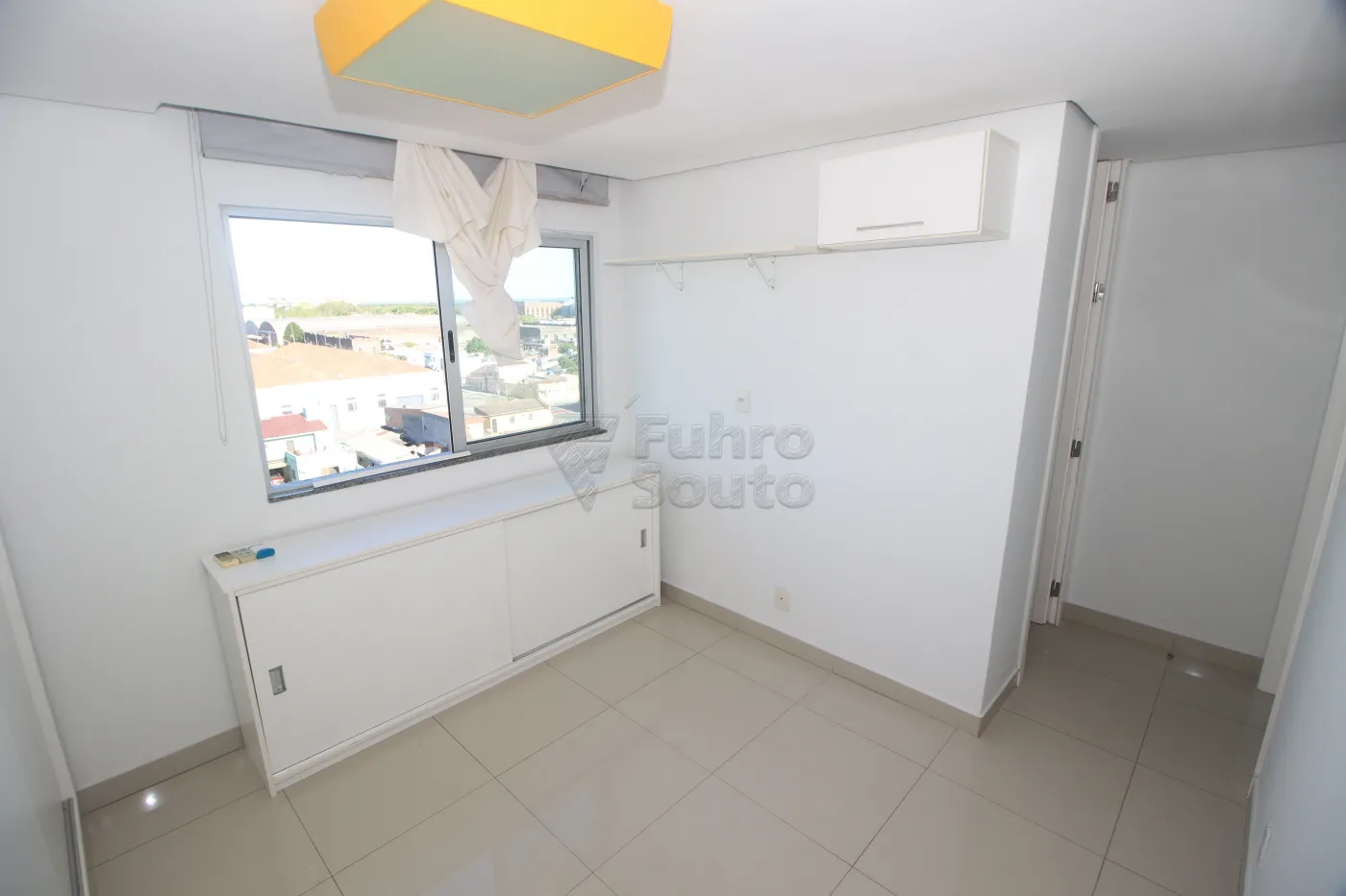 Alugar Apartamento / Padrão em Pelotas R$ 1.700,00 - Foto 10
