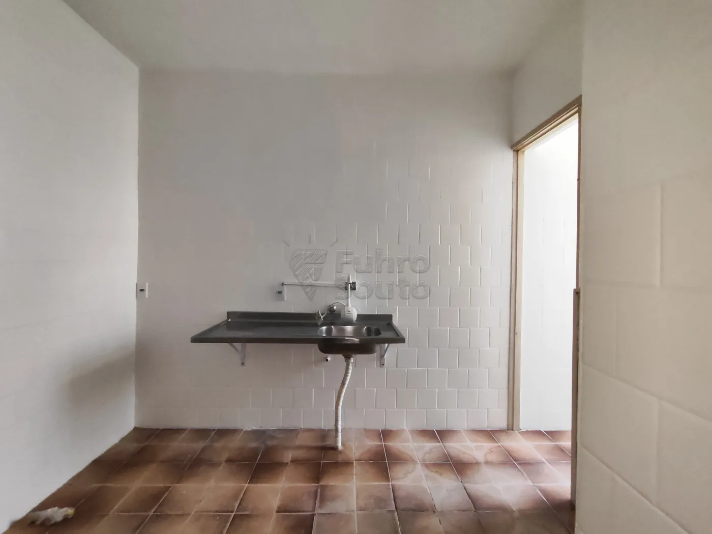 Comprar Apartamento / Padrão em Pelotas R$ 185.000,00 - Foto 2