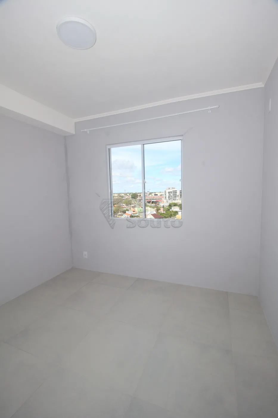 Alugar Apartamento / Padrão em Pelotas R$ 1.500,00 - Foto 14