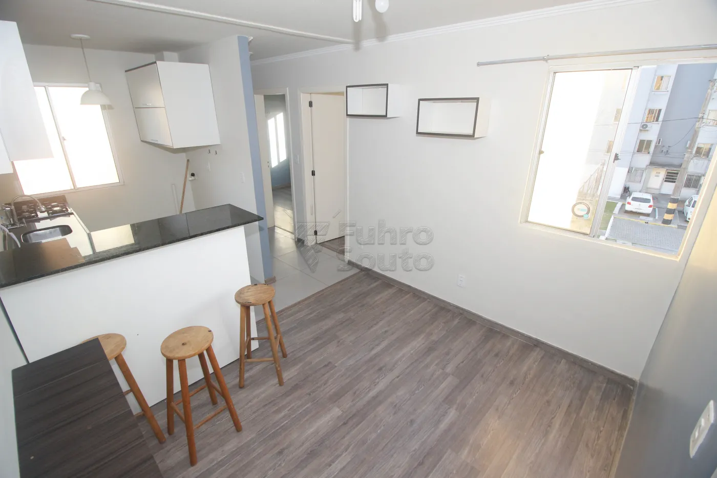 Alugar Apartamento / Padrão em Pelotas R$ 700,00 - Foto 1