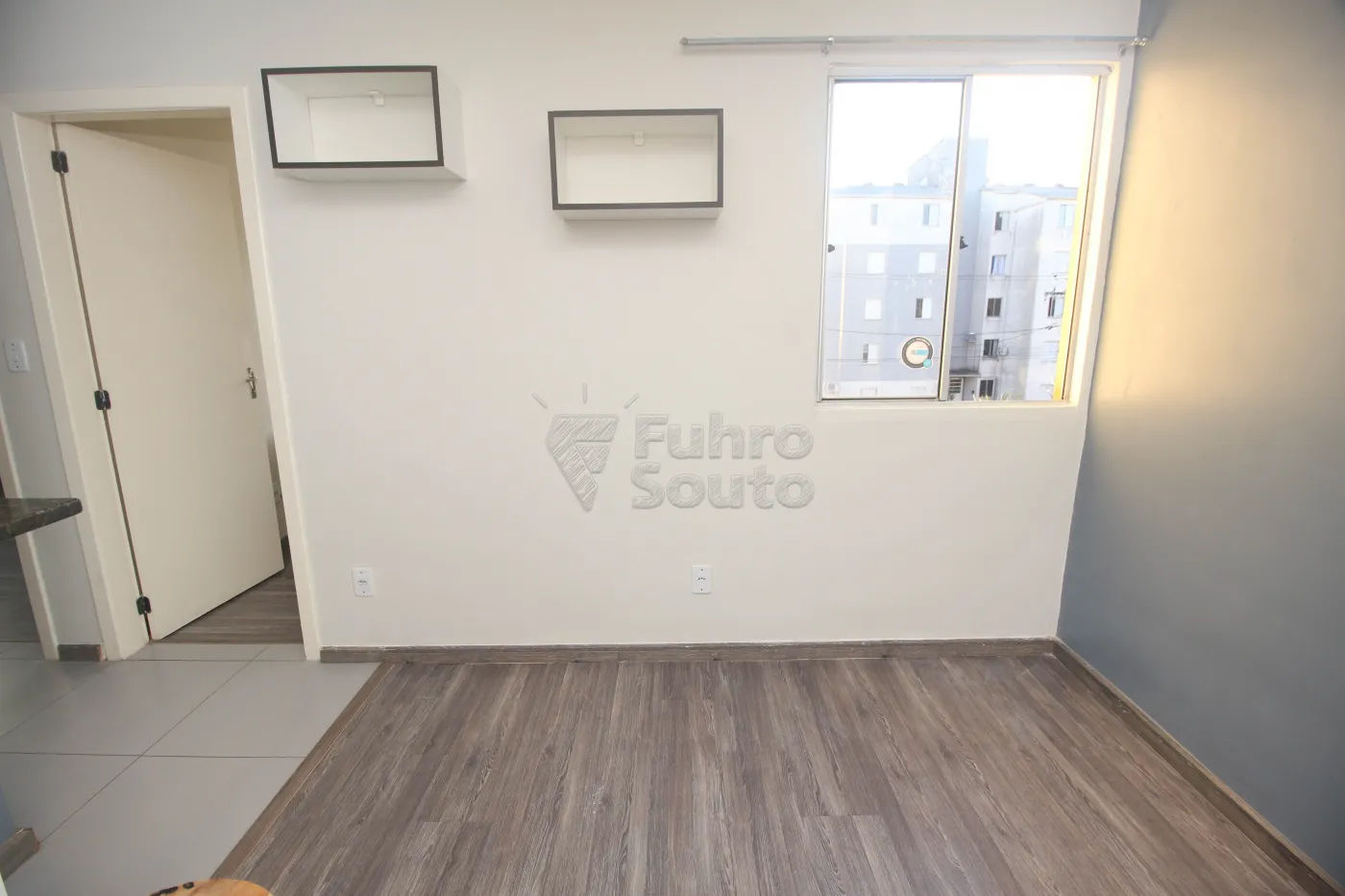 Alugar Apartamento / Padrão em Pelotas R$ 700,00 - Foto 2