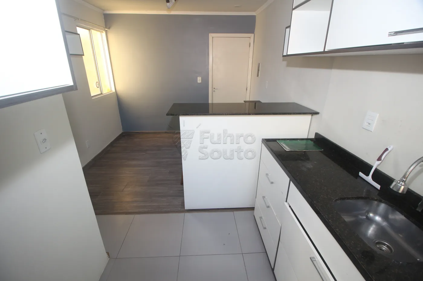 Alugar Apartamento / Padrão em Pelotas R$ 700,00 - Foto 9