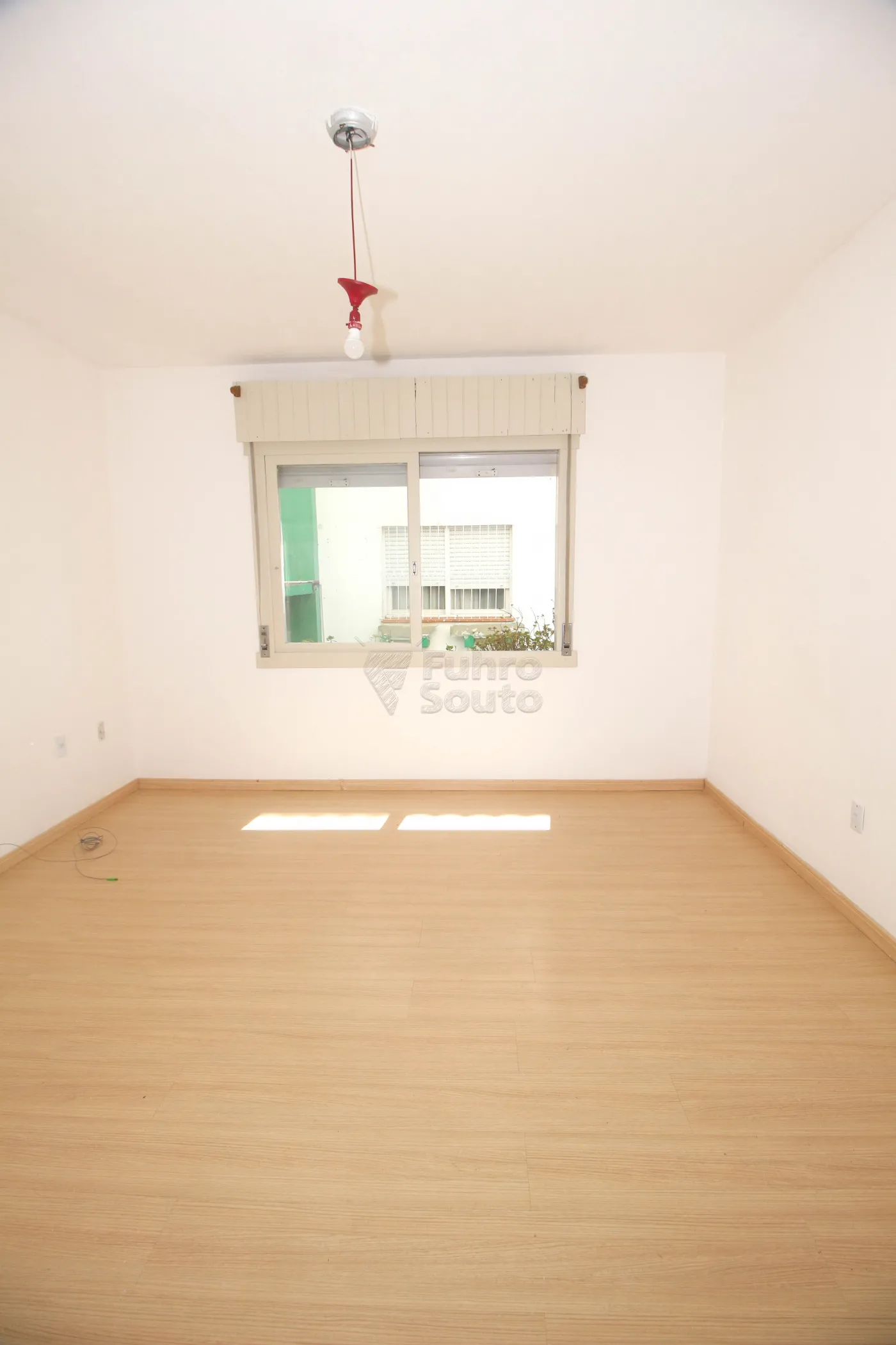 Alugar Apartamento / Padrão em Pelotas R$ 1.100,00 - Foto 2