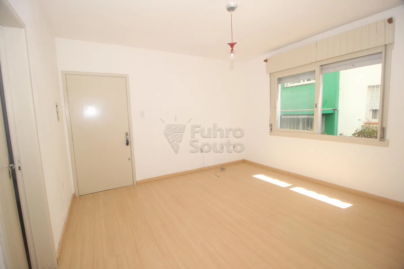Alugar Apartamento / Padrão em Pelotas R$ 1.100,00 - Foto 3