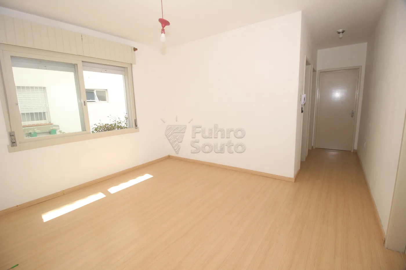 Alugar Apartamento / Padrão em Pelotas R$ 1.100,00 - Foto 4