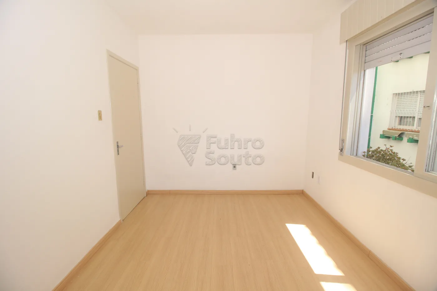 Alugar Apartamento / Padrão em Pelotas R$ 1.100,00 - Foto 9
