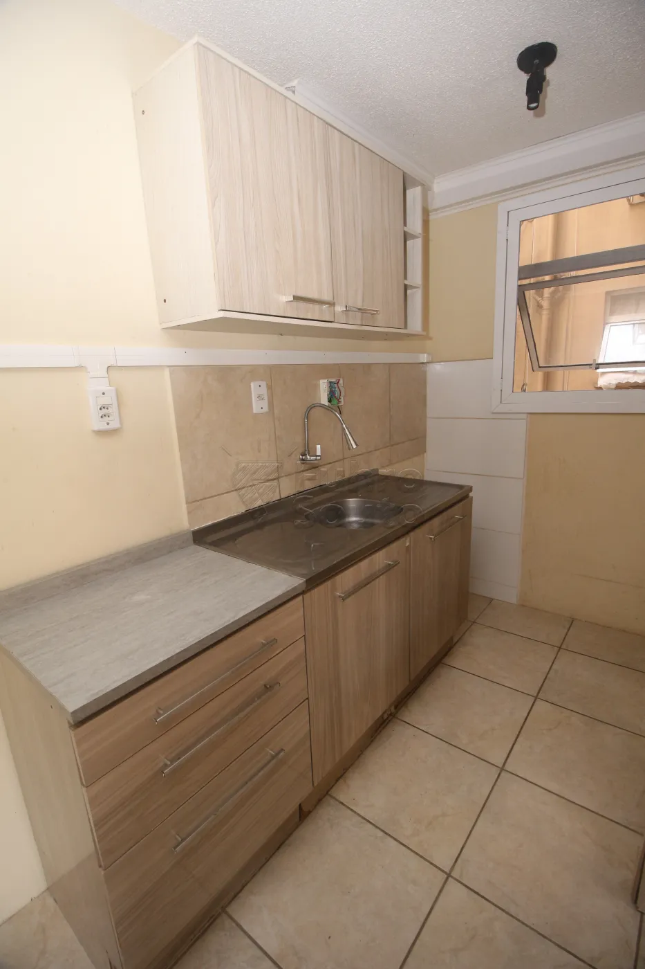 Alugar Apartamento / Padrão em Pelotas R$ 700,00 - Foto 7