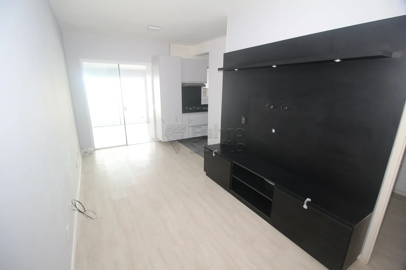 Alugar Casa / Condomínio em Pelotas R$ 1.500,00 - Foto 2