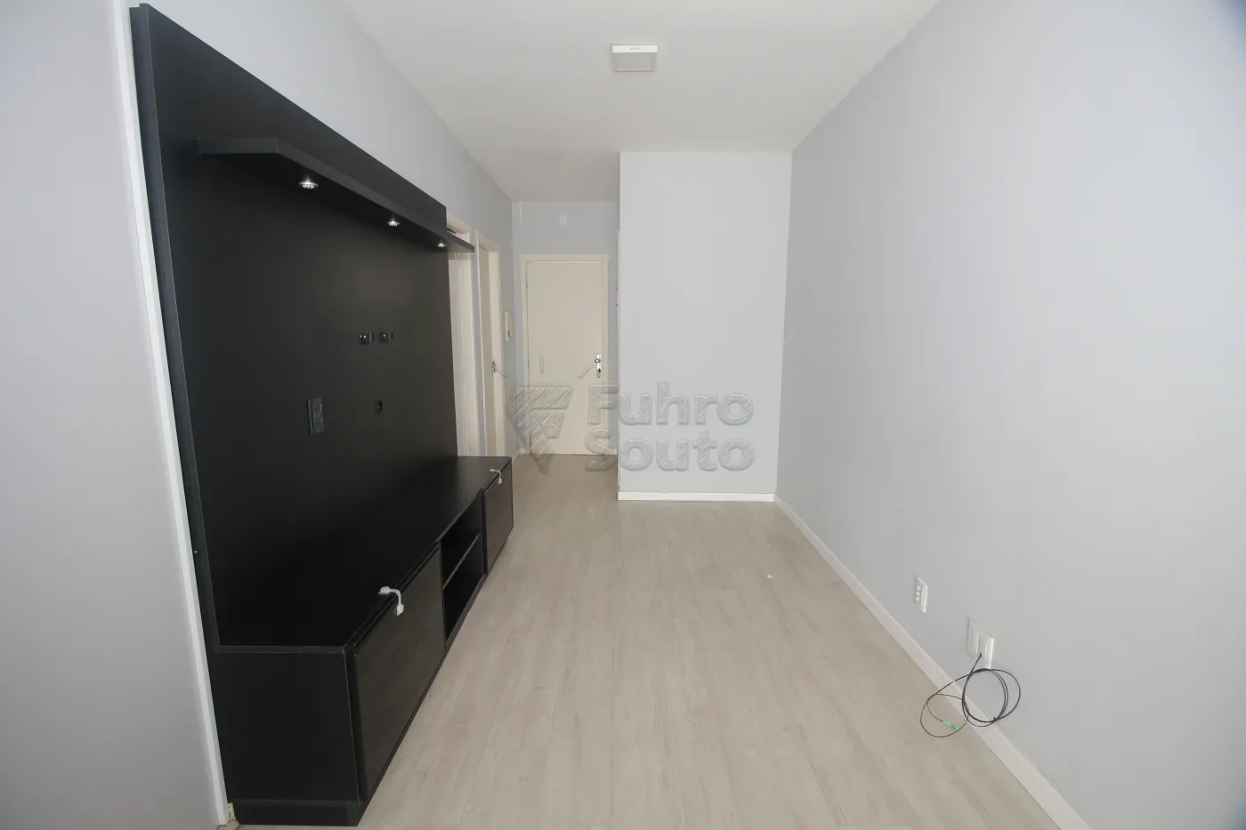 Alugar Casa / Condomínio em Pelotas R$ 1.500,00 - Foto 3
