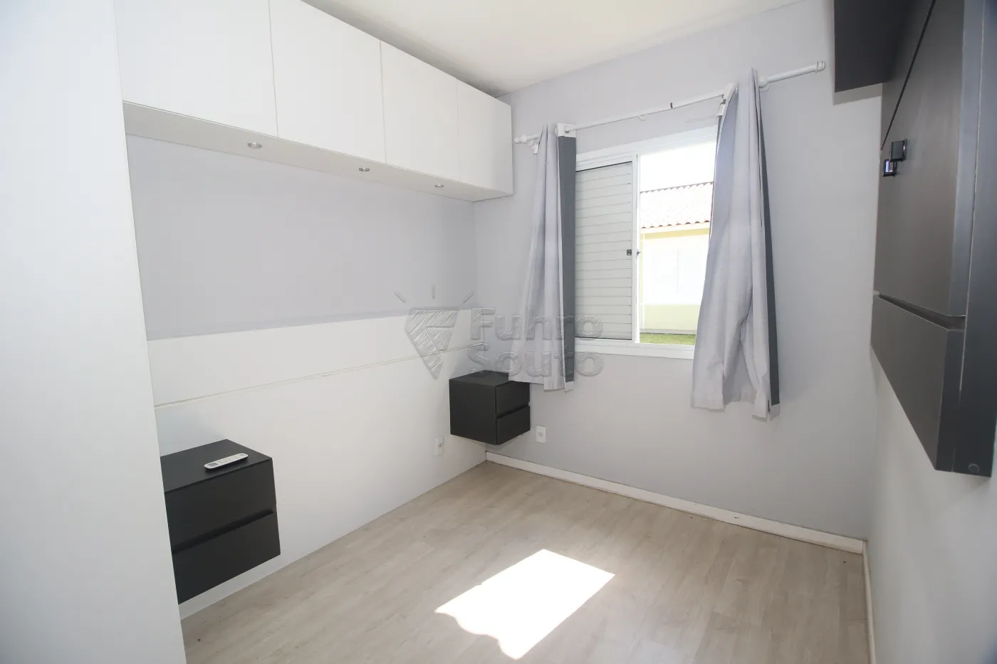 Alugar Casa / Condomínio em Pelotas R$ 1.500,00 - Foto 8