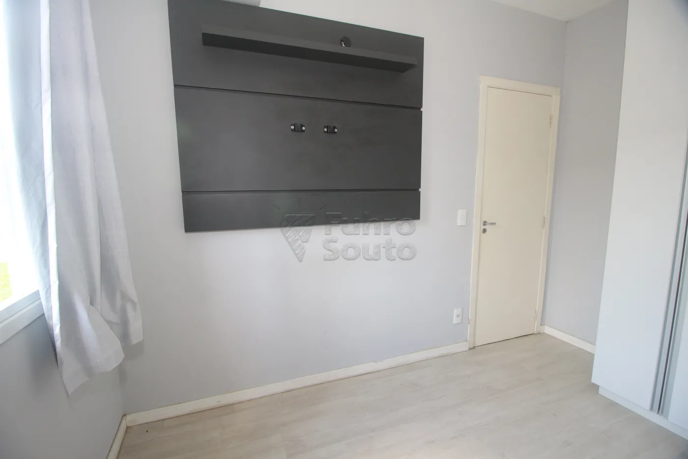 Alugar Casa / Condomínio em Pelotas R$ 1.500,00 - Foto 12