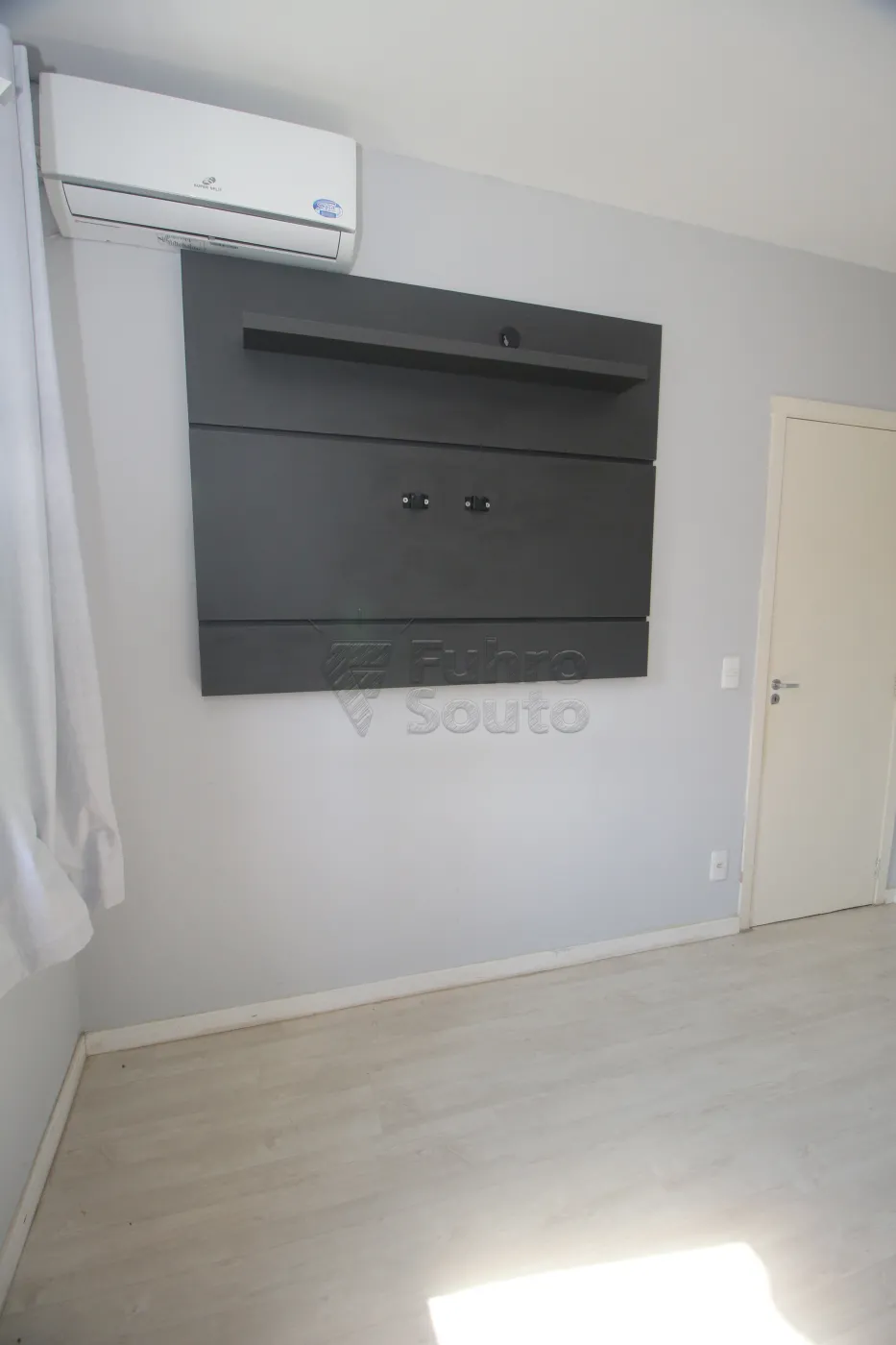 Alugar Casa / Condomínio em Pelotas R$ 1.500,00 - Foto 13