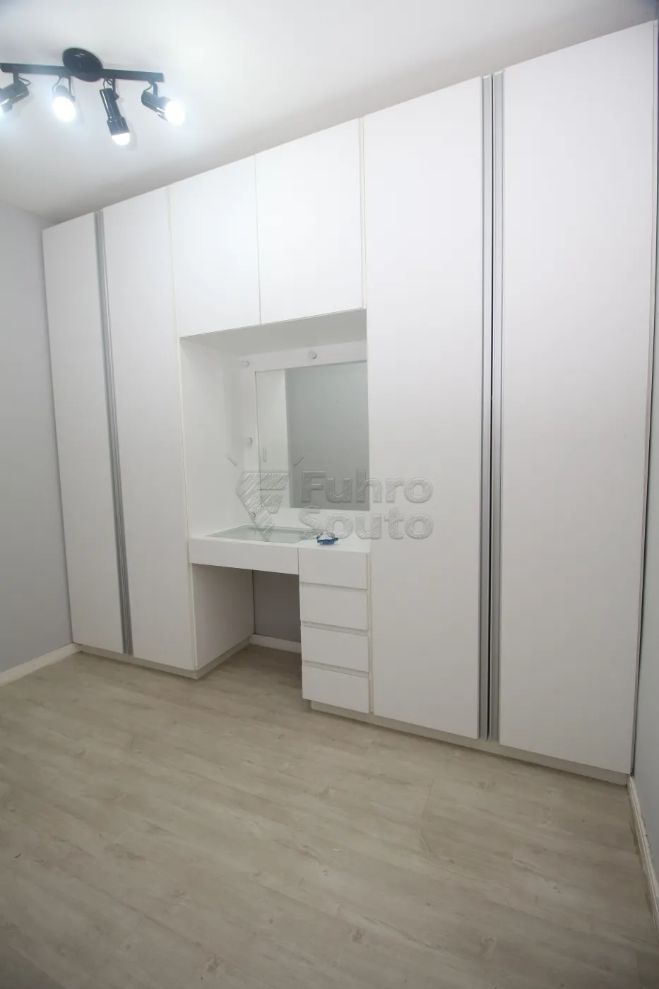 Alugar Casa / Condomínio em Pelotas R$ 1.500,00 - Foto 14