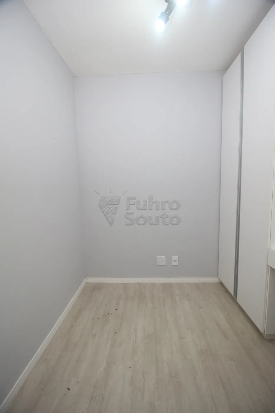 Alugar Casa / Condomínio em Pelotas R$ 1.500,00 - Foto 15