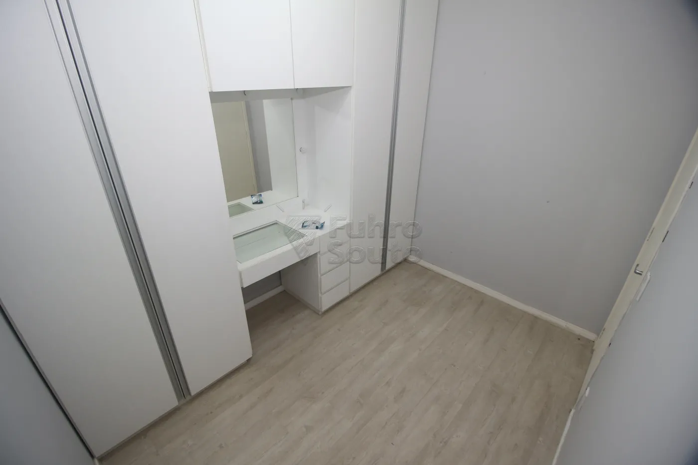 Alugar Casa / Condomínio em Pelotas R$ 1.500,00 - Foto 17