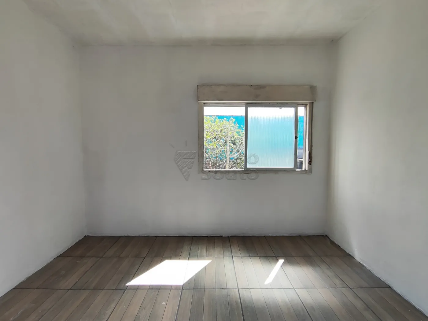 Comprar Casa / Padrão em Pelotas R$ 380.000,00 - Foto 2