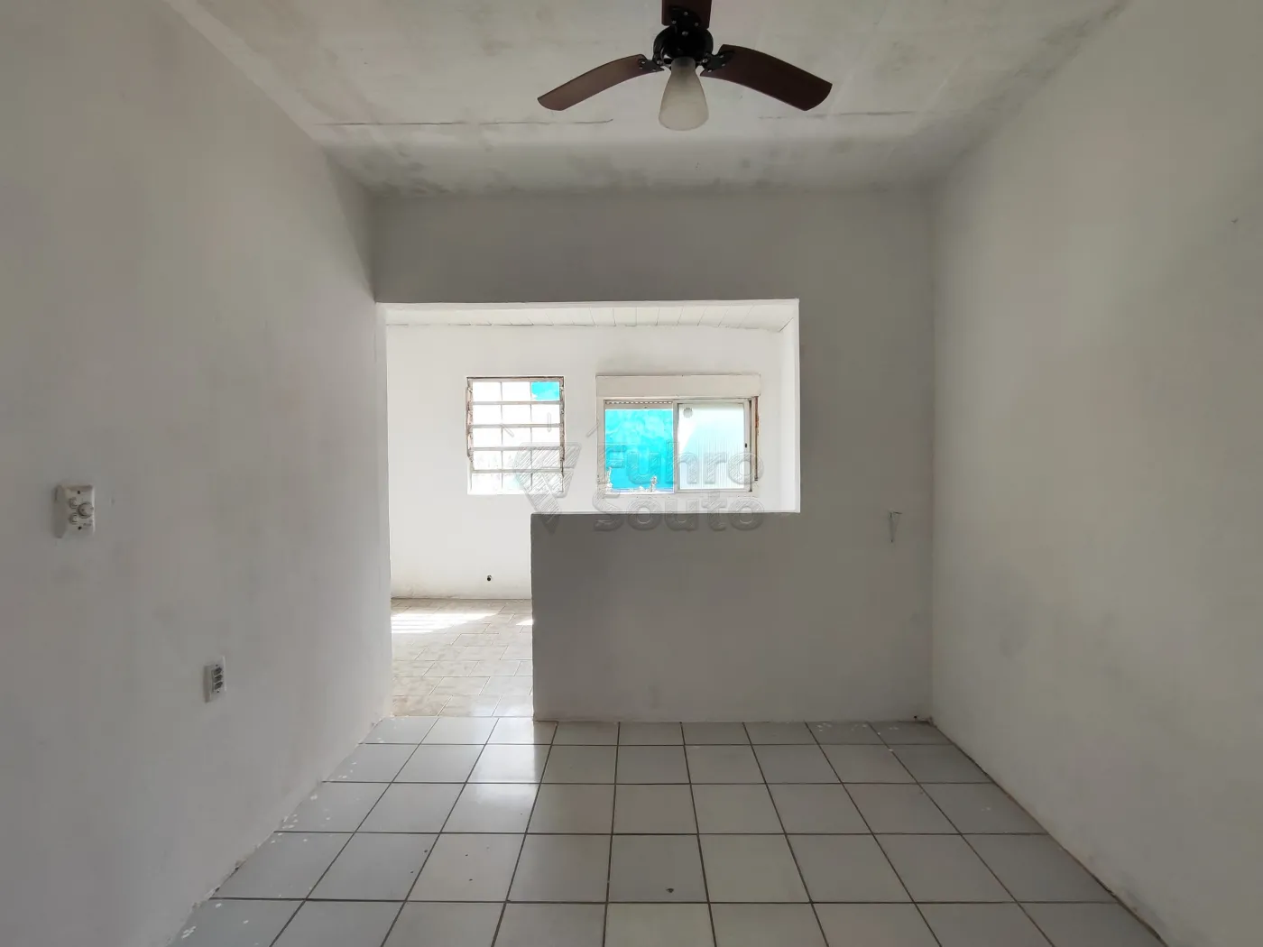 Comprar Casa / Padrão em Pelotas R$ 380.000,00 - Foto 3