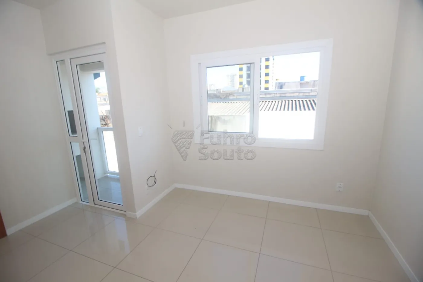 Alugar Apartamento / Padrão em Pelotas R$ 1.200,00 - Foto 1