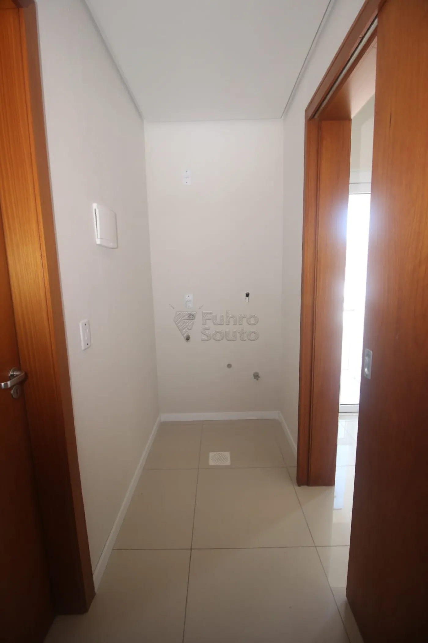 Alugar Apartamento / Padrão em Pelotas R$ 1.200,00 - Foto 8