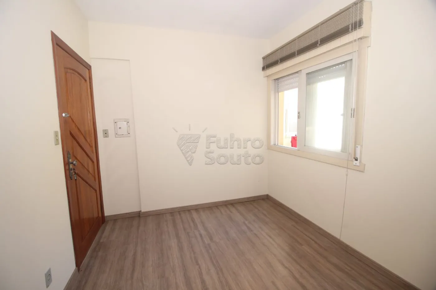 Alugar Apartamento / Padrão em Pelotas R$ 1.600,00 - Foto 2