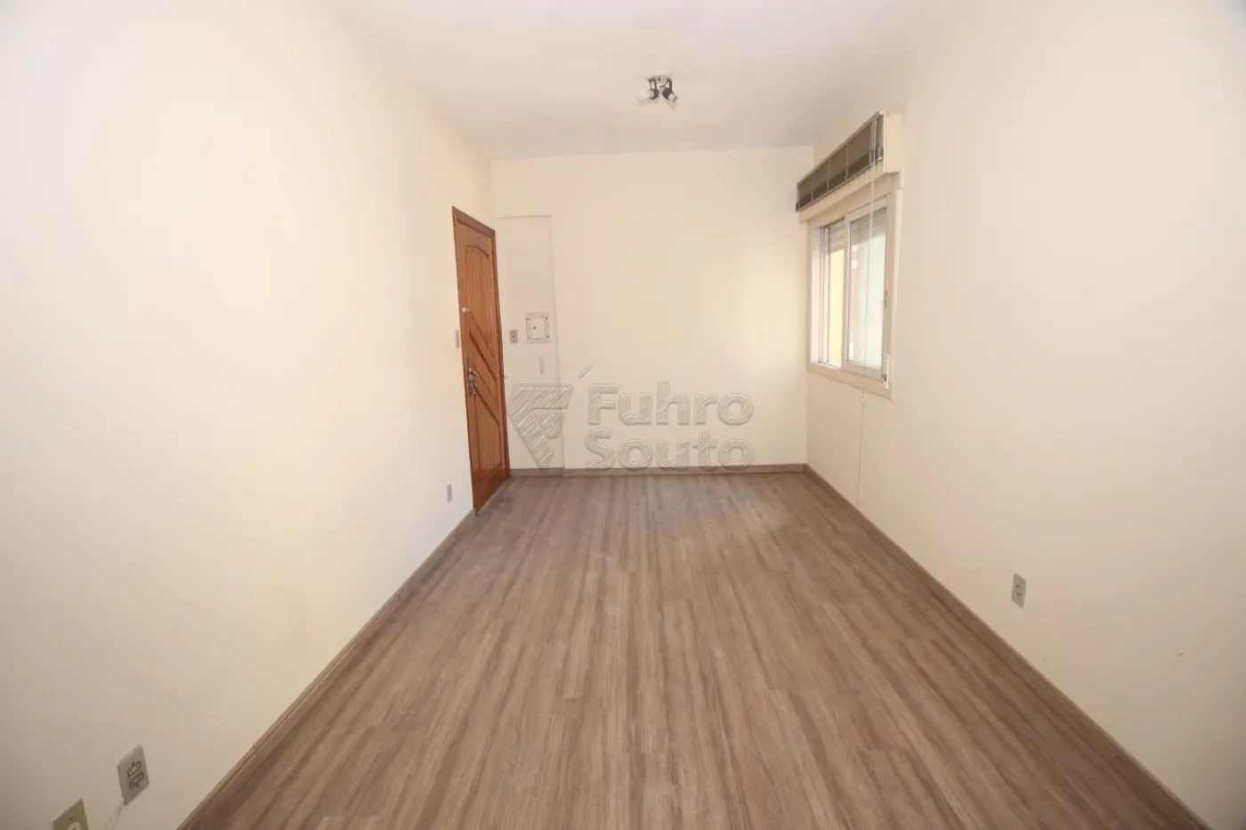 Alugar Apartamento / Padrão em Pelotas R$ 1.600,00 - Foto 3