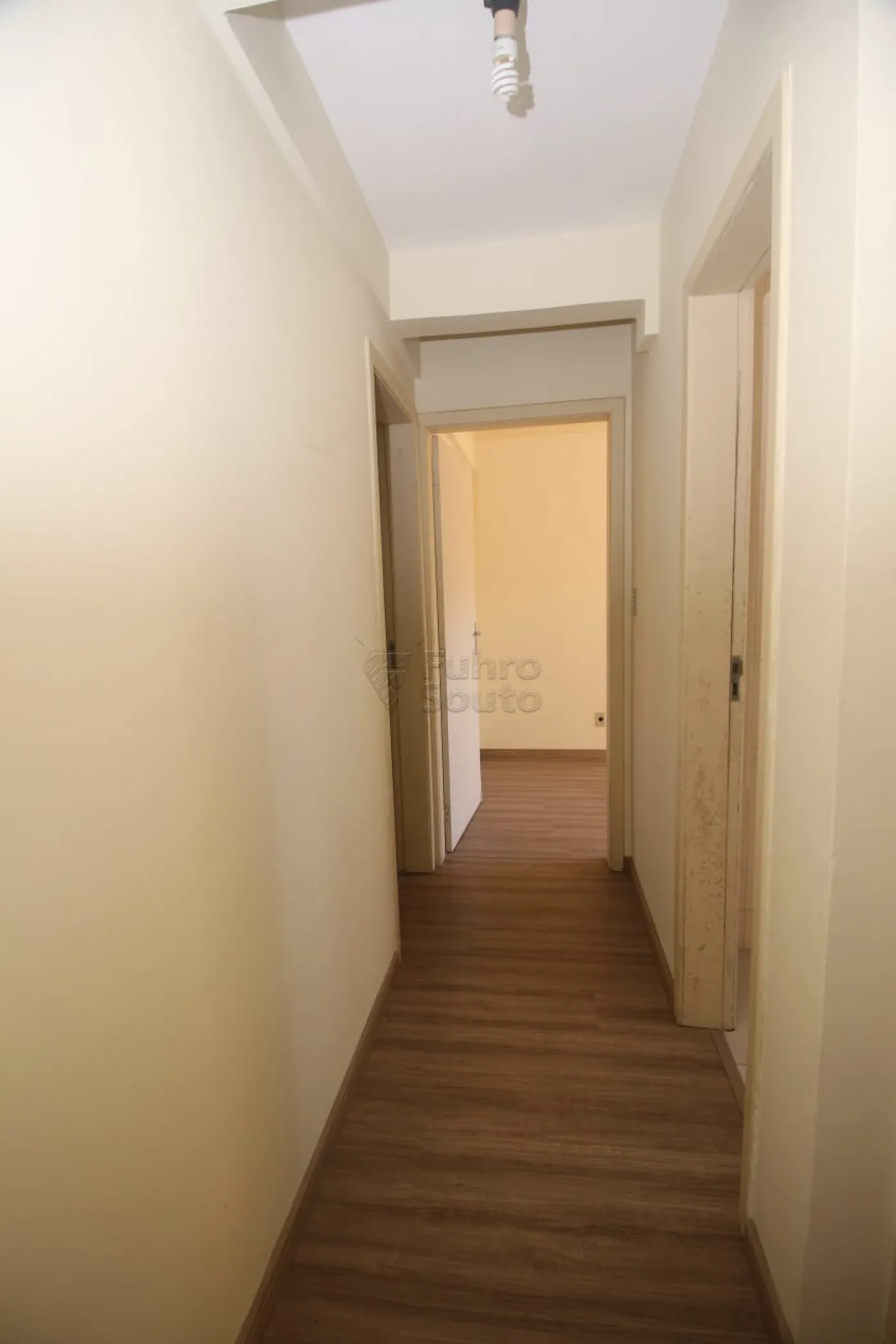 Alugar Apartamento / Padrão em Pelotas R$ 1.600,00 - Foto 11