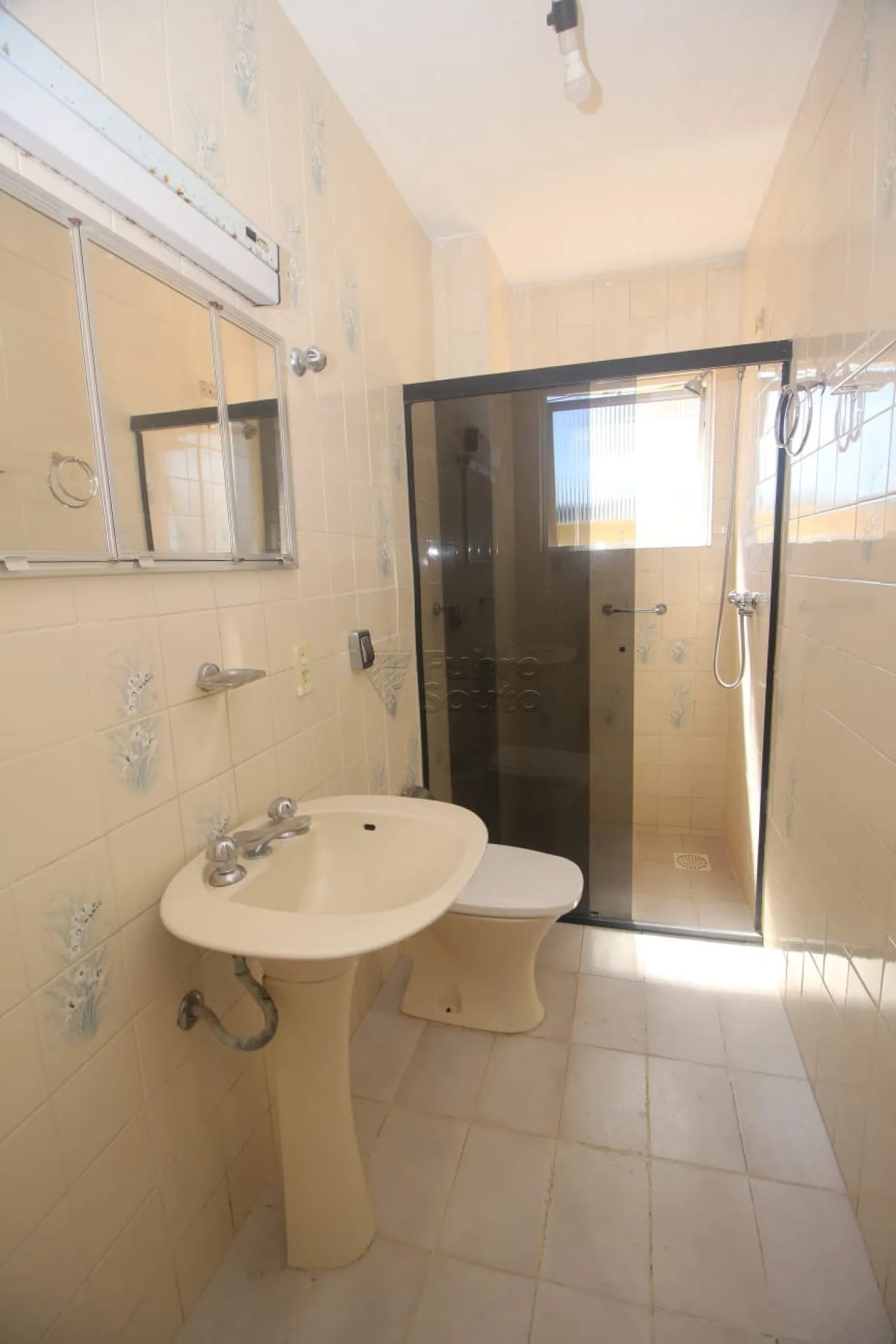 Alugar Apartamento / Padrão em Pelotas R$ 1.600,00 - Foto 24